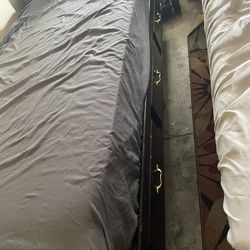 Wooden twin beds with three drawers