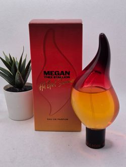 MEGAN THEE STALLION
 
Hot Girl Summer Eau de Parfum

3 fl ⭐️(Defective, Leaks from spray)
