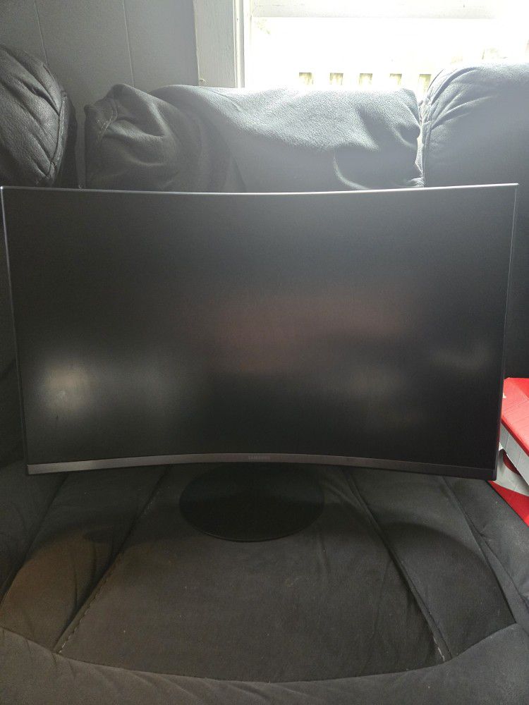 Curved Samsung Monitor (180$ Retail)