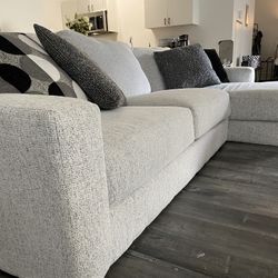 Sectional Sofa With Chaise 