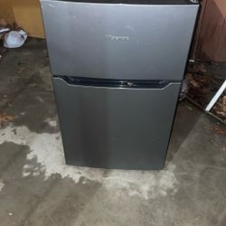 Mini Fridge With Freezer 