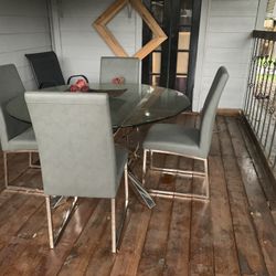 VeRY. NICE DINING ROOM TABLE