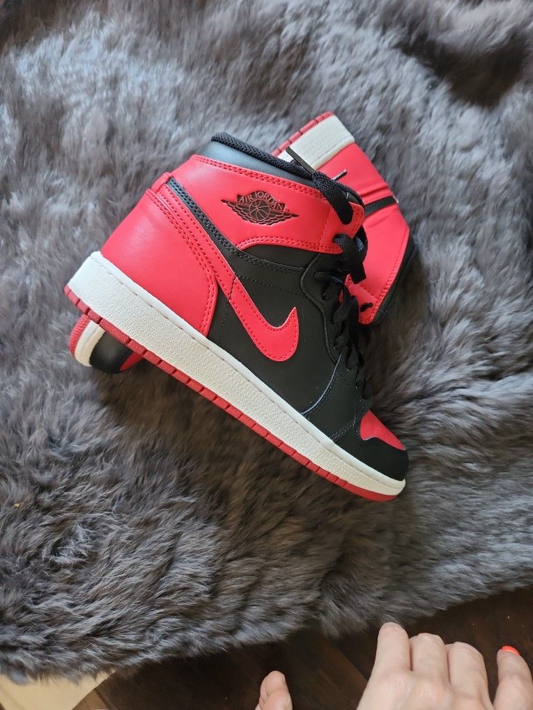 Jordans 1 Mid