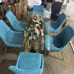 Nice dining room set, it's slightly damaged in one of our forums, very little and it doesn't affect anything.