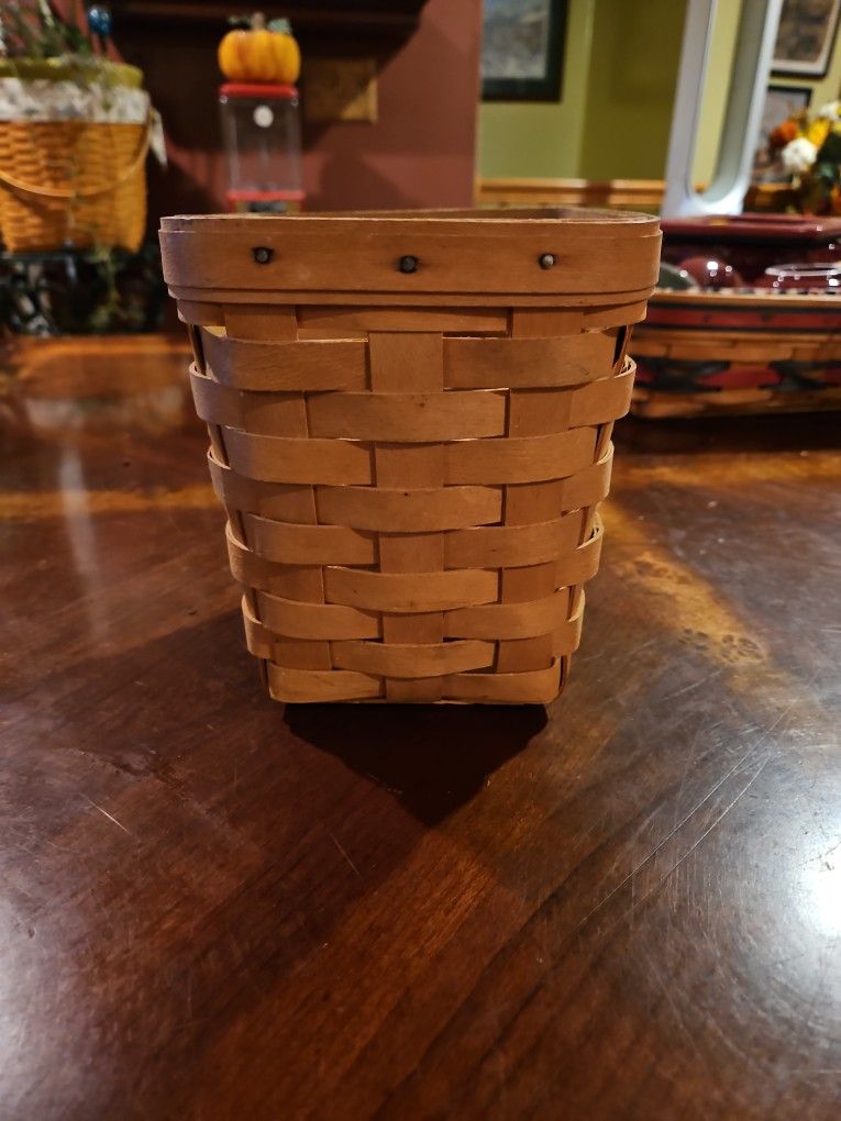 Longaberger Basket 6 Iong 5 1/2 Across