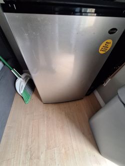 Sanyo mini fridge