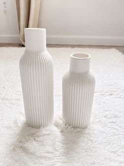 Vases set of 2, Modern Ceramic White, Good condition