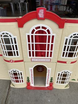 Disney High School Musical East High School Dollhouse Play set 