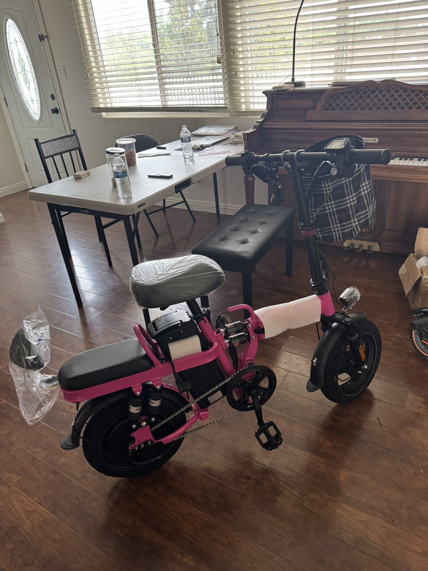 Folding electric bicycle