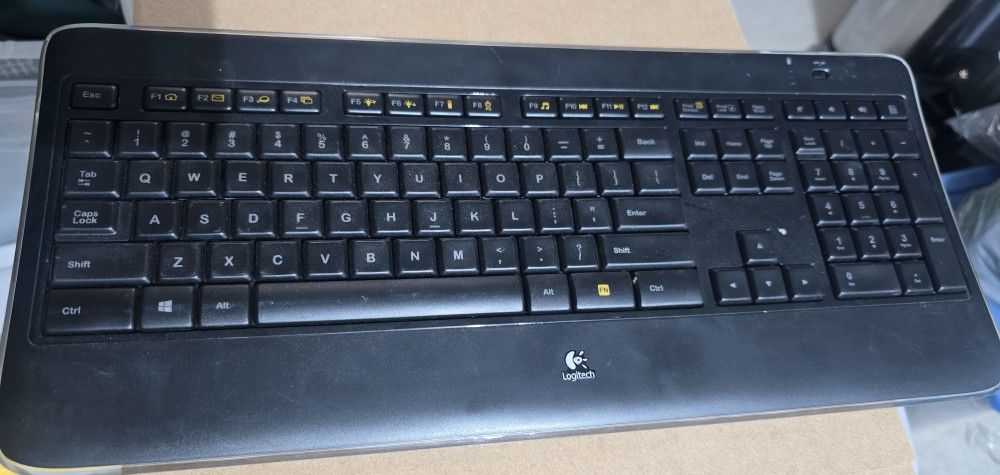 Logitech K800 Keyboard