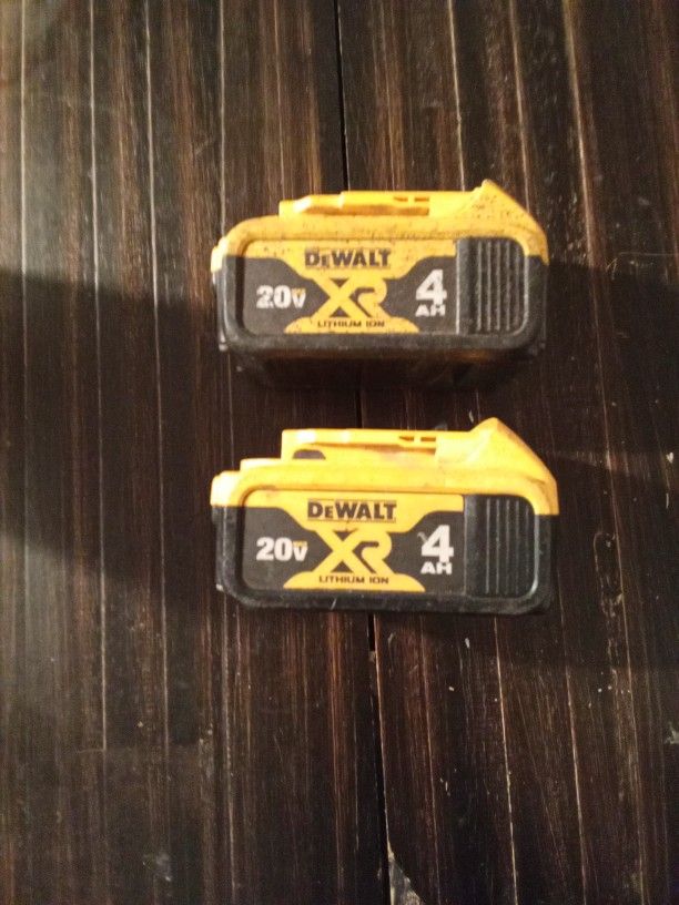 2 DeWalt 4ah Batteries