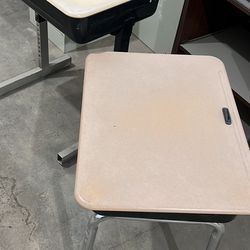 School Desks With Adjustable Legs 