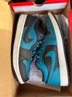 Nike dunks (7.5 men’s / 9 women)