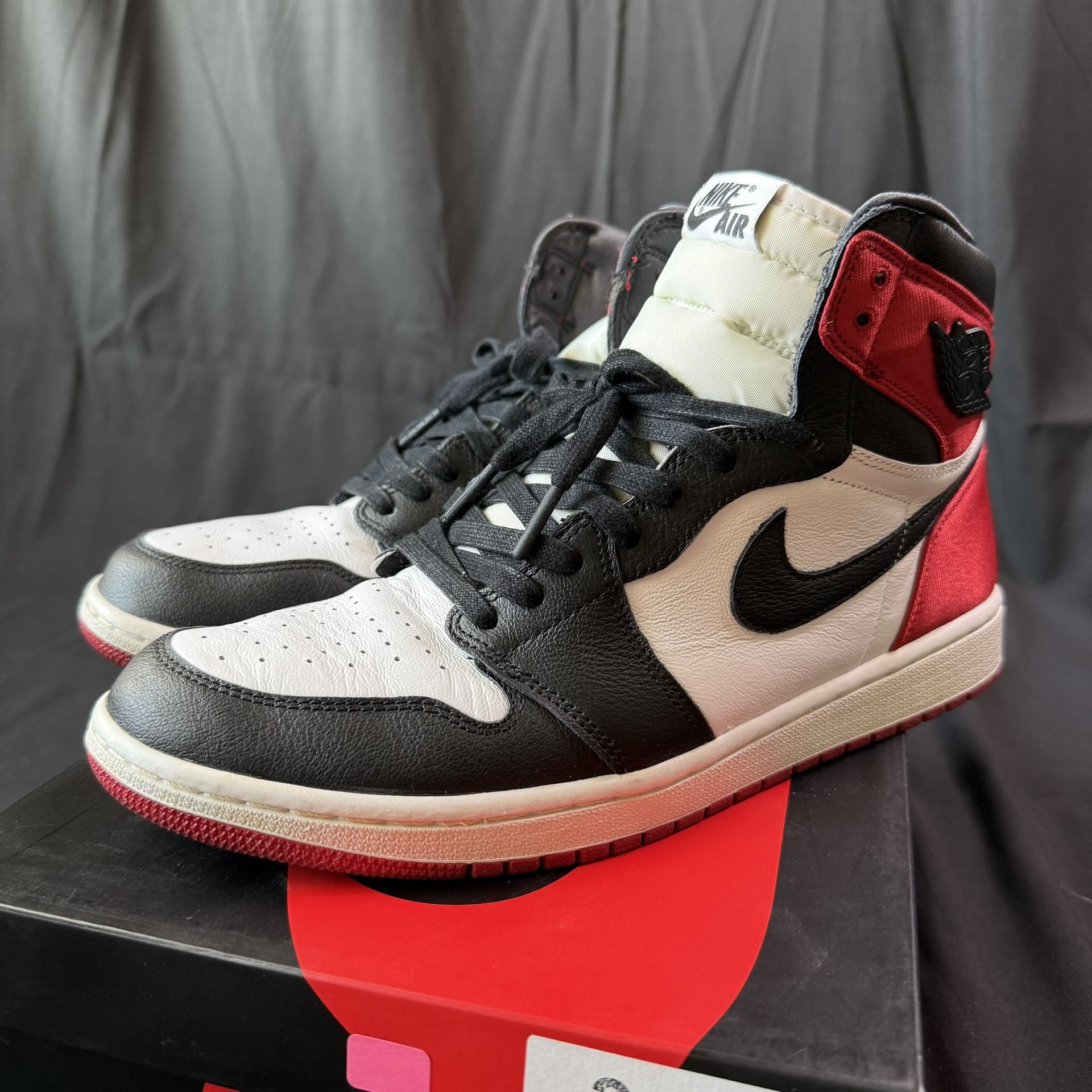 NIKE AIR JORDAN 1 SATIN BLACK TOE WMNS Air Jordan 1 Retro High OG 