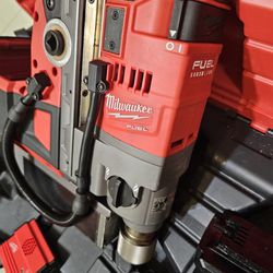 Milwaukee M18 FUEL 18V Lithium-Ion Brushless Cordless 1-1/2 in. Lineman Magnetic Drill High Demand Kit w/(1)8.0Ah & (1)6.0Ah Batteries