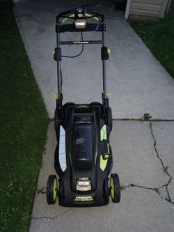 RYOBI 40V Brushless 20 in. Cordless Walk Behind Self-Propelled Lawn Mower doesn’t come with anything else