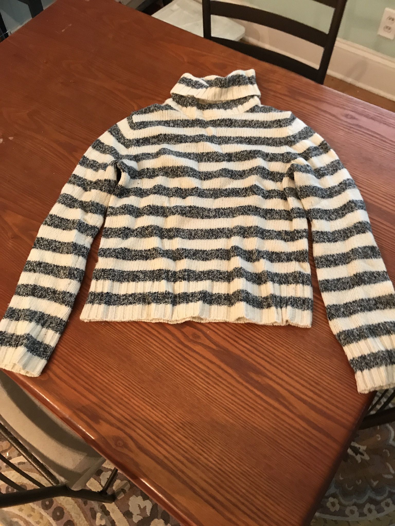 Women’s Express Sweater Size M. 
