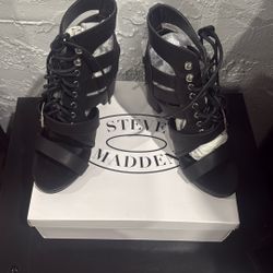 Steve Madden: (Glaze Black) Size: 8.5