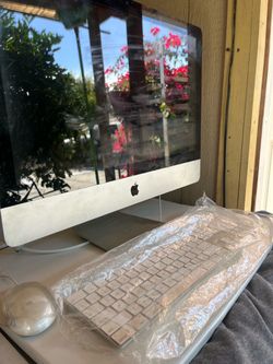 Mac computer desktop