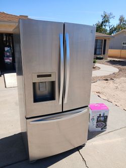 Kenmore Fridge Like New