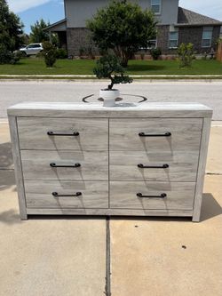 Beautiful 6-Drawer Modern Farmhouse Dresser
