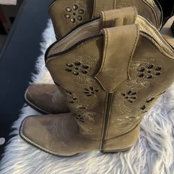 New Women’s 8 1/2 Boots