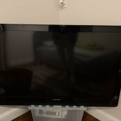 Magnavox 46MF401B/F7 46” LED TV + ONN 4K Streaming Device