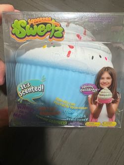 Squeezee Sweetz Squishy Cupcake Toy