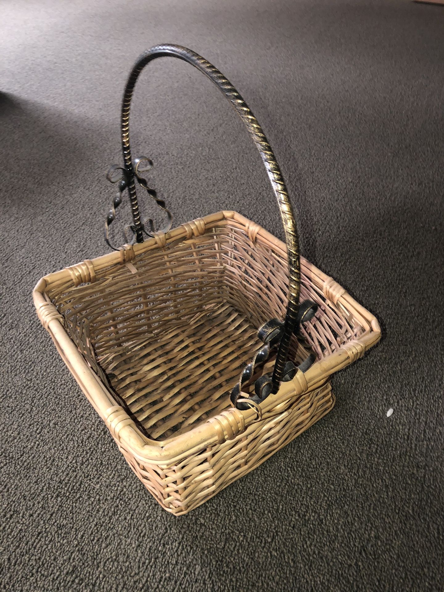 Basket with metal handle
