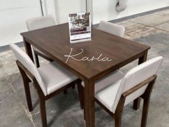 Cute‼️ 5-Pc Dining Table Set Oak Finish