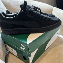 Puma Men’s 9 All Black Suede 