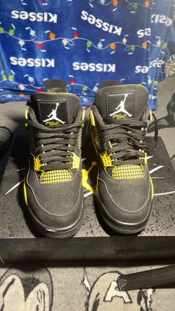 Airjordan4 retro yellow thunder  SIZE 9.5 men’s !!!