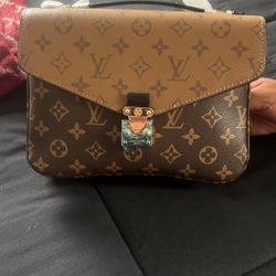 LOUIS VUITTON bag 