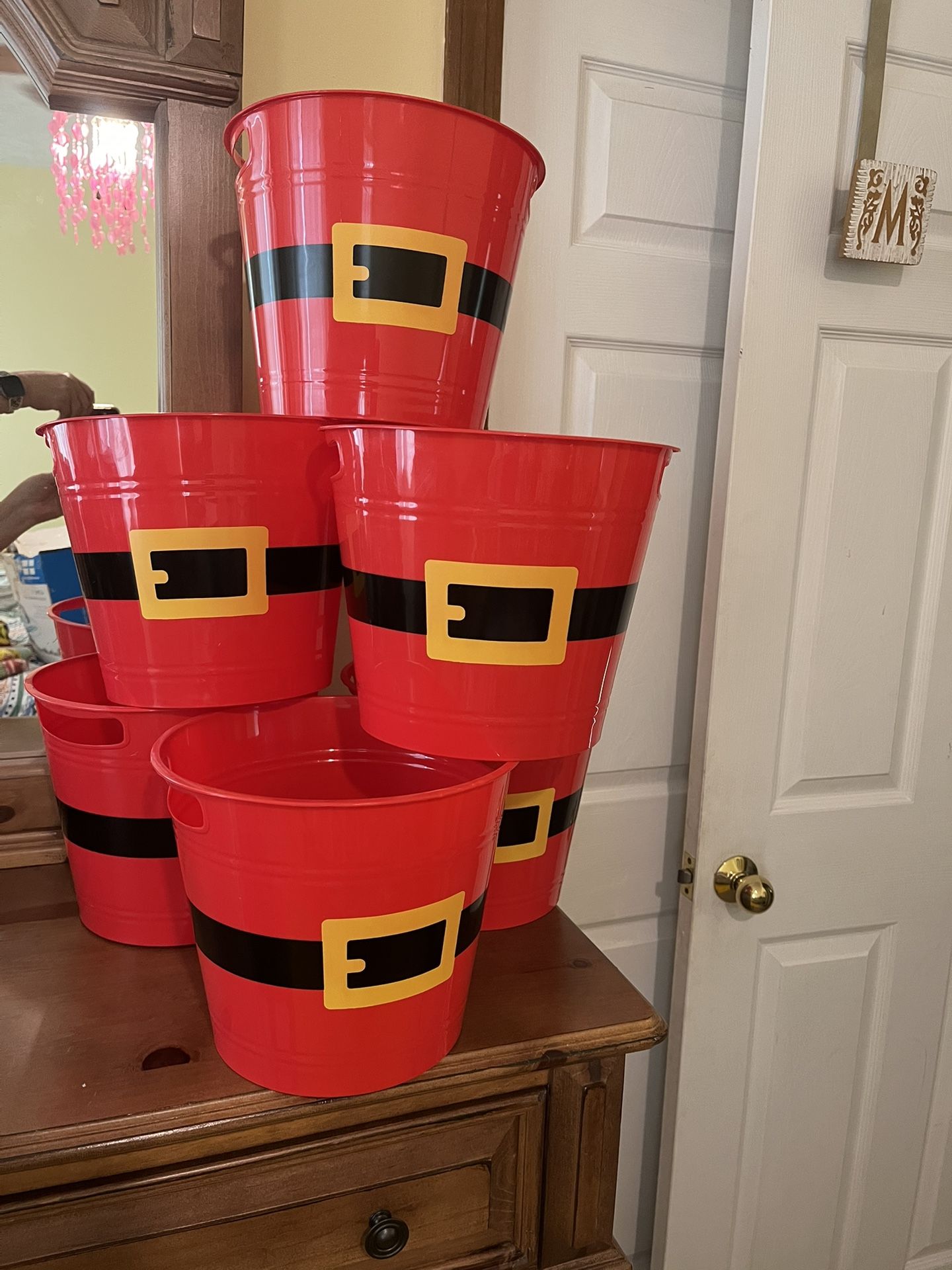 7 Plastic Santa Buckets