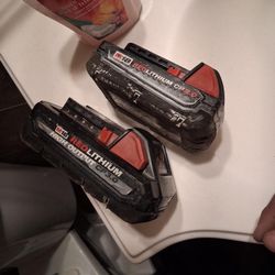 Milwaukee Light 2 Battery’s 
