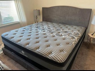 Lovely💕 KING💕 MATTRESS 💕ONLY