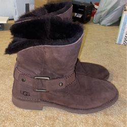 Brown Ugg’s