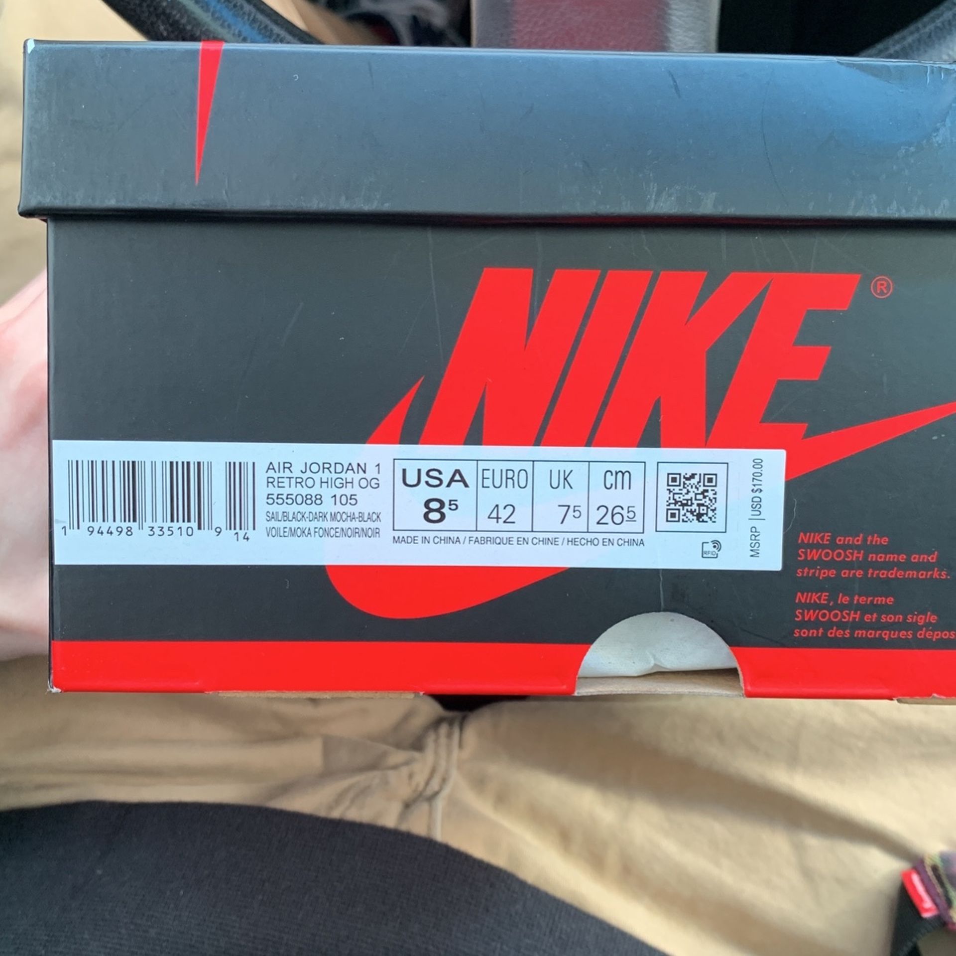 Jordan Mochas! Size 8.5 350$ Or Trades! Can Meet ASAP!