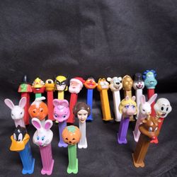Vintage Pez Dispensers Lot Of 22