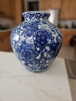 Decorative dishes, vase, plate
