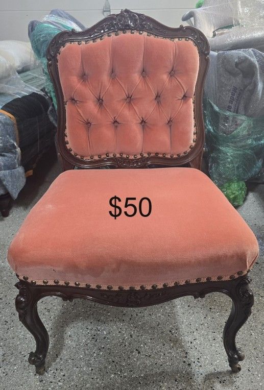 Pink Velvet Chair. Vintage.
