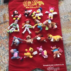 DISNEY COLLECTIBLE BANNER W/ REMOVABLE CHARACTERS!