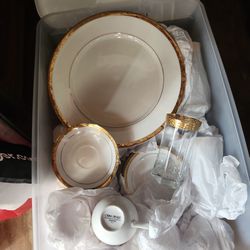 China Complete Set Cups Glasses Plates Like 50 Pieces Or More New 