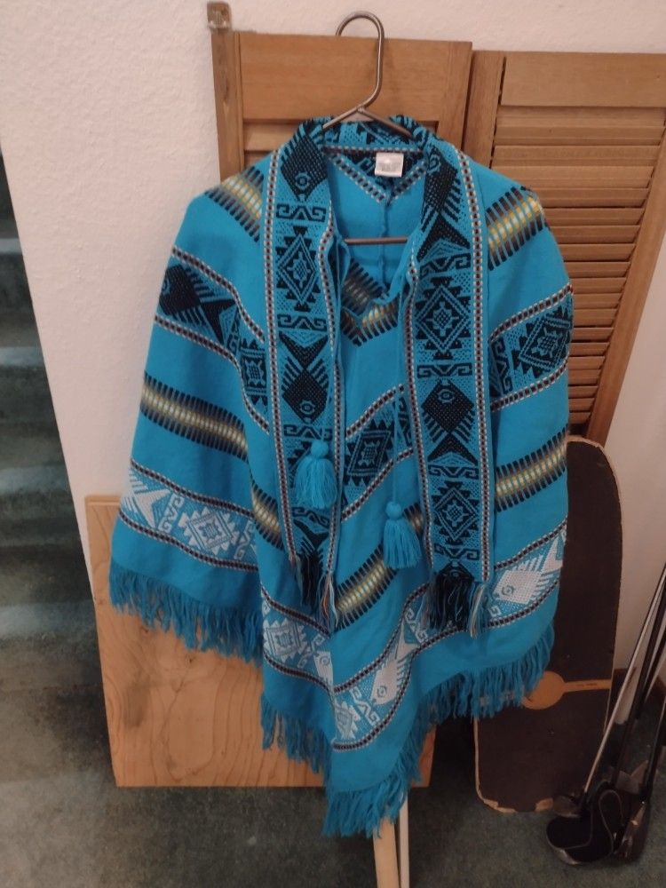 Poncho New Condition. 100% Wool. Indian Arts. Made In Ecuador. Cash Porch Pickup Redmond