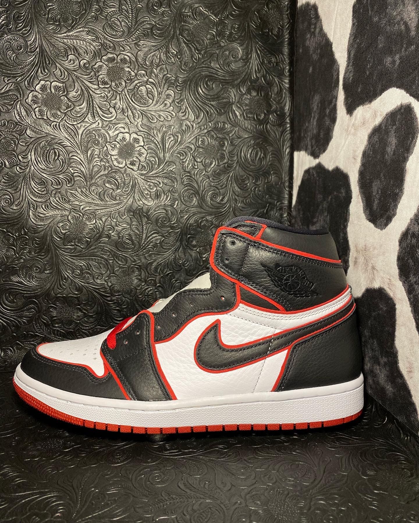 Jordan 1 Retro High - Bloodline 