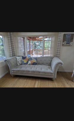 Chesterfield Sofa Couch W Tufted Cushion