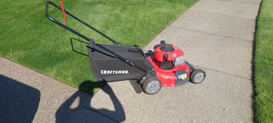 Like new Craftsman push lawn mower. With Briggs & Stratton 140cc engine starts easy runs perfect