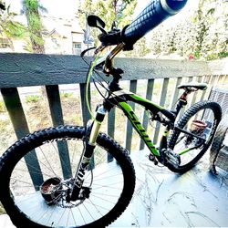 Scott Spark 950 Mountain Bike  Medium Size 29er 