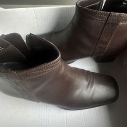 Wear Ever Women Boots Size 8