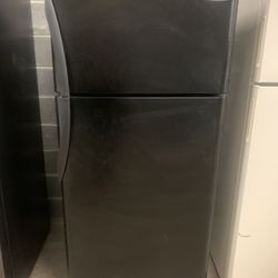 Frigidaire 30”used Top Freezer Fridge Working Perfectly 4 Months Warranty 